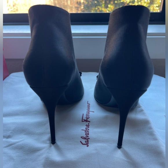 Ferragamo Satin Heels
Size 8
Worn twice - Picture 3 of 5